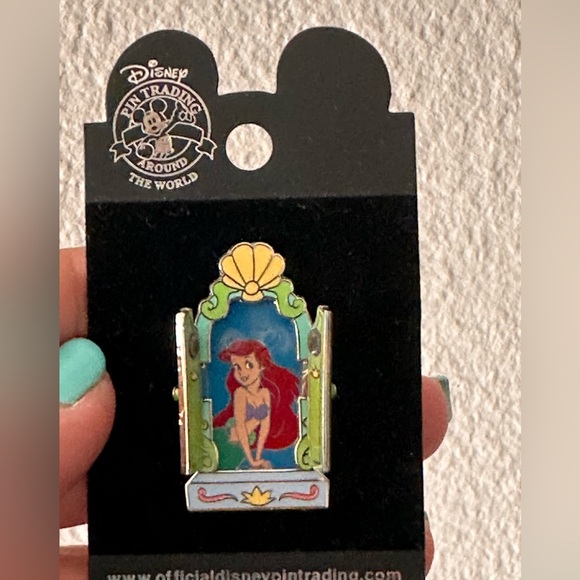 Disney The Little Mermaid Ariel Hinged Princess Window Pin - 2002 - Picture 2 of 5